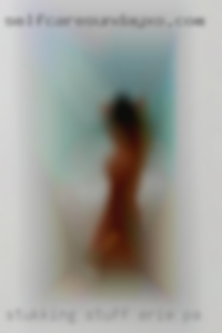 Stukking stuff up in my horny pussy in Erie, PA.